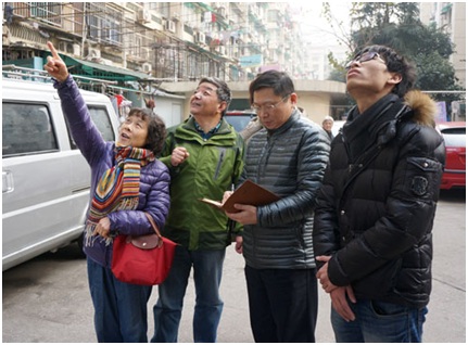 走访团队在现场查看违法建筑 徐汇区宣传部供图
